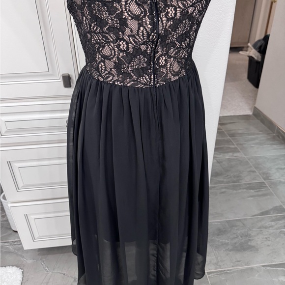 Elegant Black Lace Strapless Dress - Picture 2 of 5